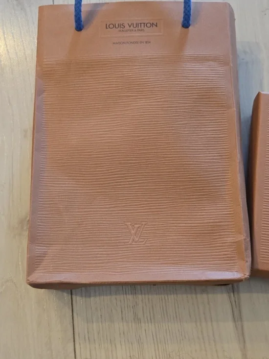 Louis Vuitton Monogram Wallet Excellent condition Rarely Used. - Picture 14 of 14